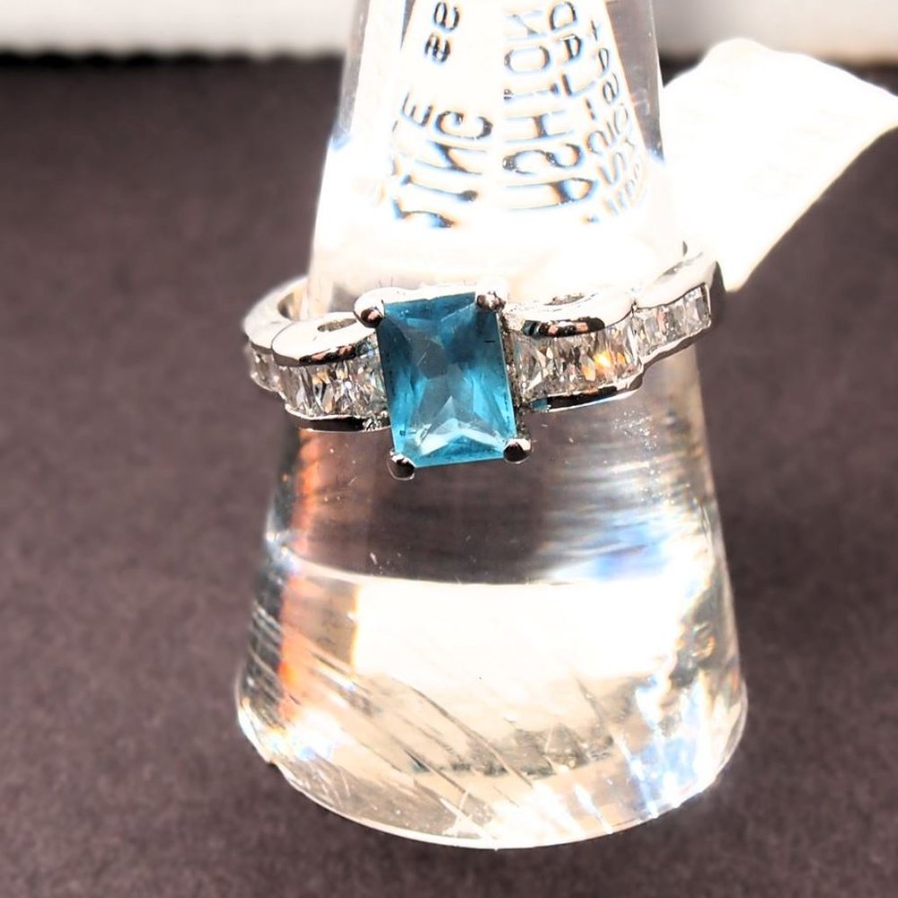 **WoW** Beautiful Fashion / Promise Ring With Blue Ice And White Stones - Picture 3 of 6